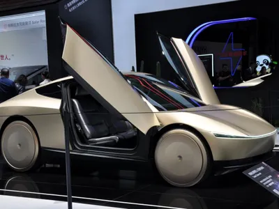 Tesla Cybercab Robotaxi şi-a făcut debutul la o expoziţie auto din China, în noiembrie - Foto: Profimedia Images
