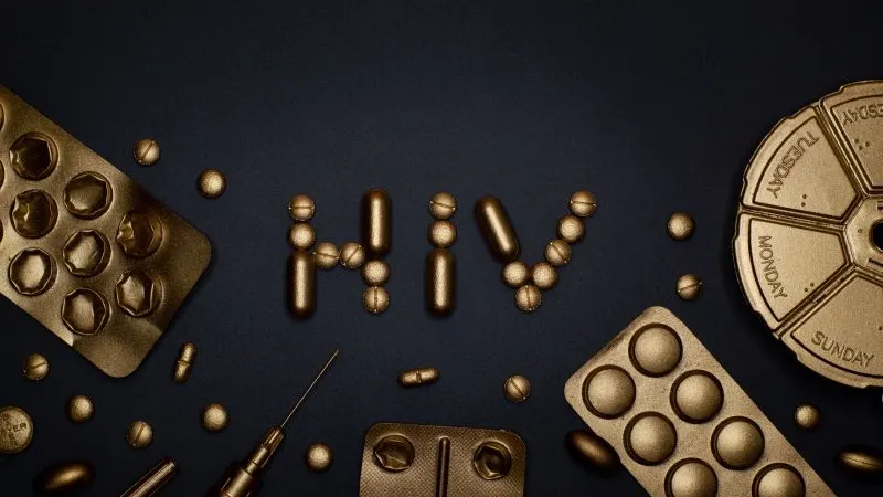 Mii de pacienți cu HIV/SIDA ar putea rămâne fără tratament. Ministerul Sănătății nu mai are bani