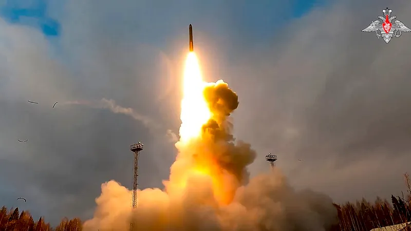 Atac nuclear rusesc masiv simulat la ordinul lui Putin. Rachetele au lovit ținte aflate la 6.000 km - Foto: Profimedia images