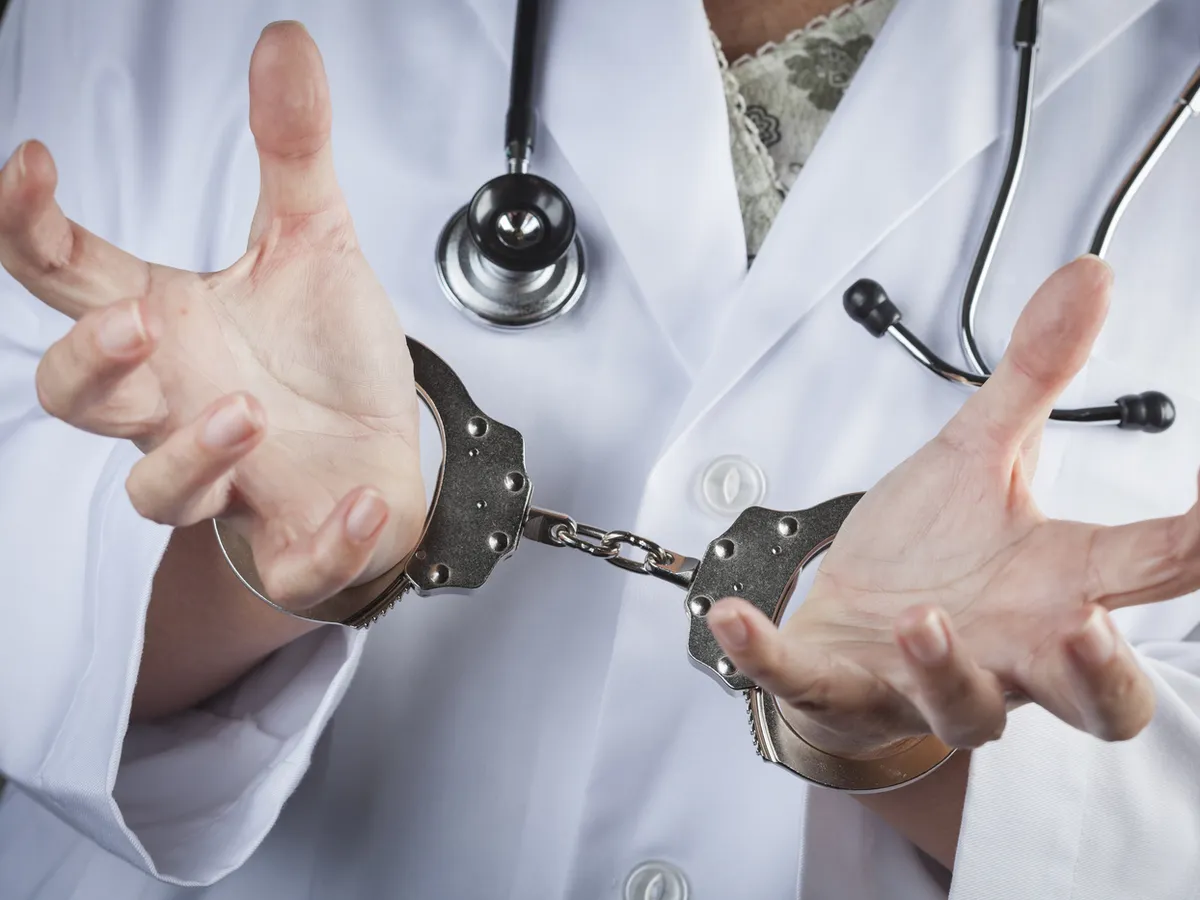 „Doctorul morții”, judecat pentru uciderea a 15 oameni. Metoda prin care își extermina pacienții - Foto: Profimedia images - Caracter ilustrativ
