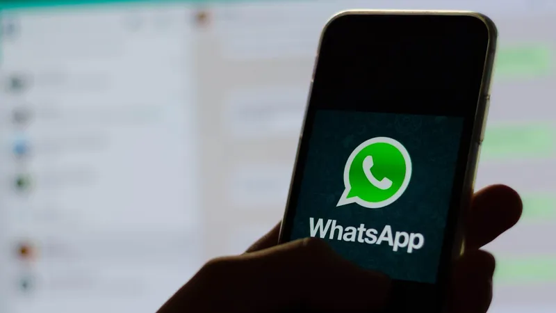 Trucuri pe WhatsApp. Cum să eviți conversațiile și apelurile nedorite fără a bloca contactele - Foto: Profimedia images