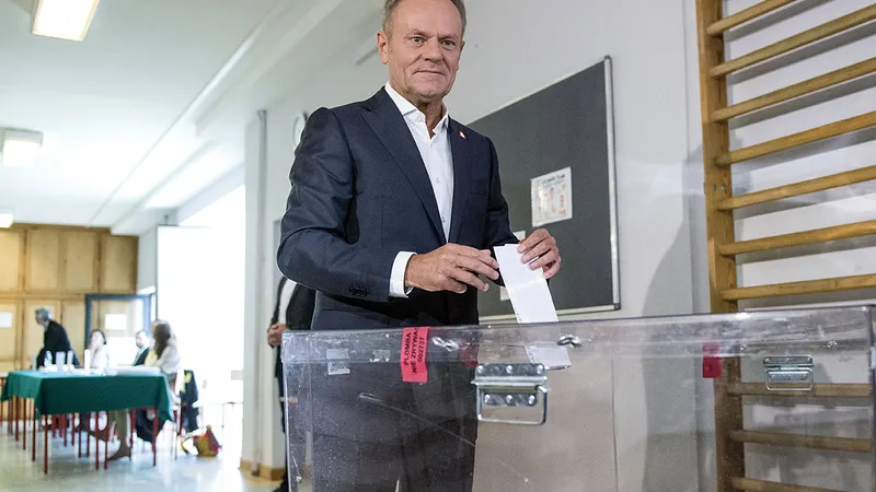 Partidul centrist al premierului polonez Donald Tusk și-a consolidat poziția, după ce a reușit să devanseze dreapta populist-conservatoare - Foto: Profimedia Images
