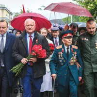 Propaganda rusă joacă un rol important în campania pentru alegerile din 28 septembrie. Fostul președinte pro-rus Igor Dodon, la manifestația
din 9 mai 2025 – Ziua Victoriei, în tradiția sovietică și rusă - Foto: Profimedia Images