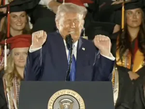VIDEO Donald Trump: ”S-o fac sau nu? Voi avea mari probleme cu soția”. Imediat, a oferit imagini cum rar se văd