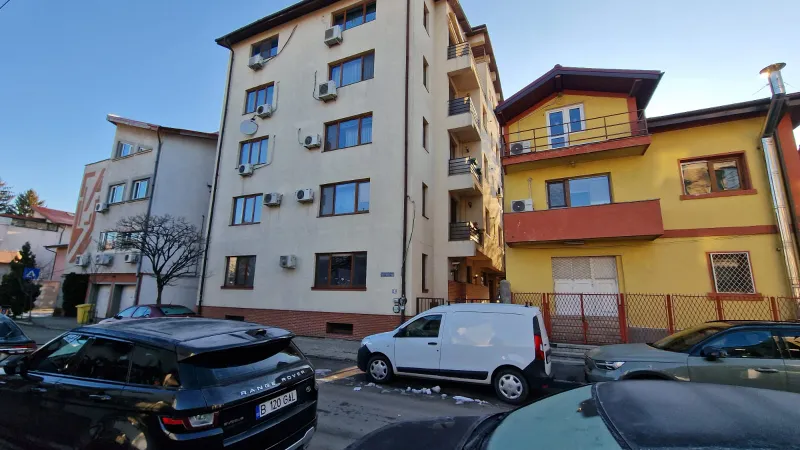 Imobilul din centru de pe strada Carol Knappe 22-24 construit de părinții lui Timotei Onoriu