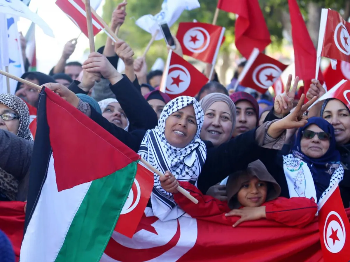 Tineri din Tunisia/FOTO: Reuters