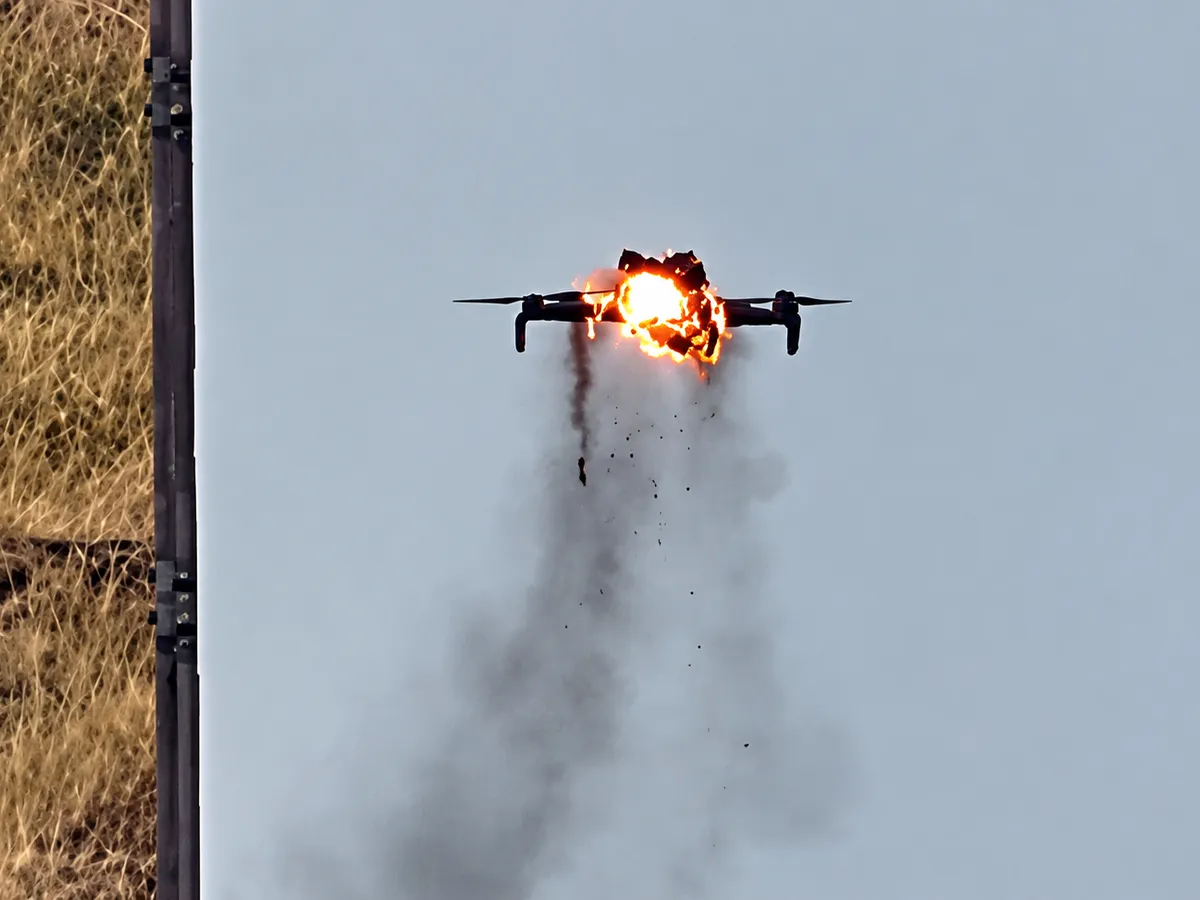 Ungaria testează o armă laser care distruge drone - Foto: X/@ELMObrokenWings