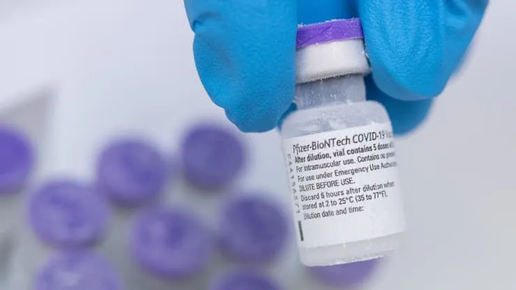 Doză de vaccin anti-COVID al Pfizer/BioNTech/FOTO: Getty