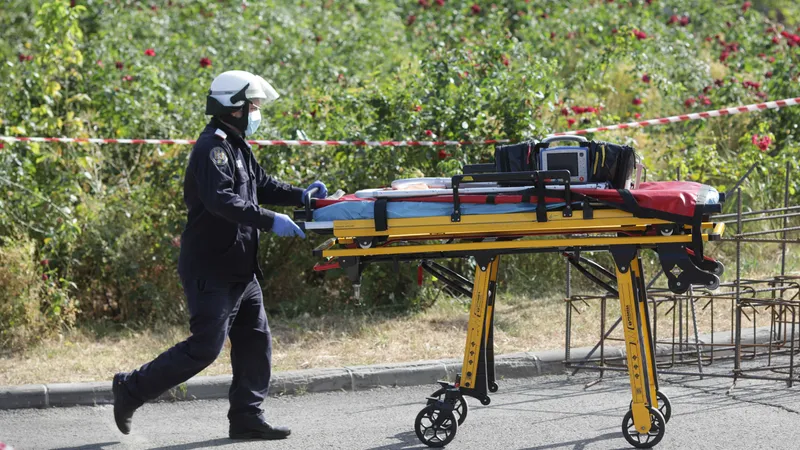 Mal de pământ, prăbuşit peste mai mulţi muncitori. / Foto: Inquam Photos / Octav Ganea