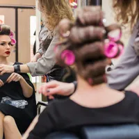 În ciuda crizei, româncele fac coadă la coafor și „mani-pedi”. Afacerile au crescut cu 19% - Foto: Freepik (Imagine cu rol iulstrativ)