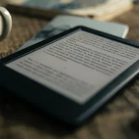 Cota TVA va fi redusă la 5% pentru cărțile în format electronic. Legea a fost promulgată/FOTO: Unsplash