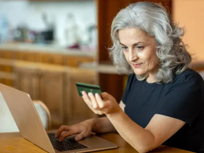 Casa de Pensii dă vestea bună pentru 2.400.000 pensionari. „Banii, transferați”. Când intră, marți, pe card?