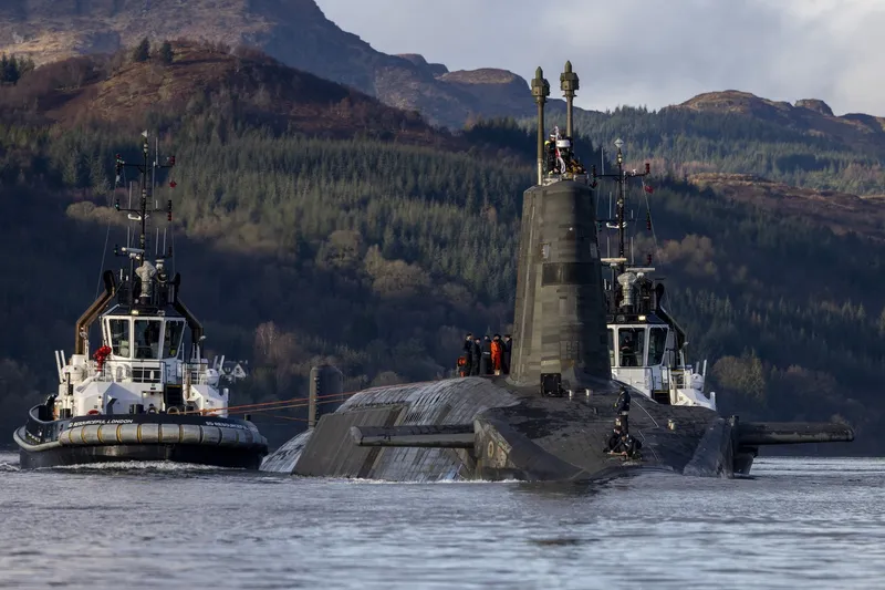 Submarinul nuclear din clasa Vanguard HMS Vengeance - Foto: Profimedia Images