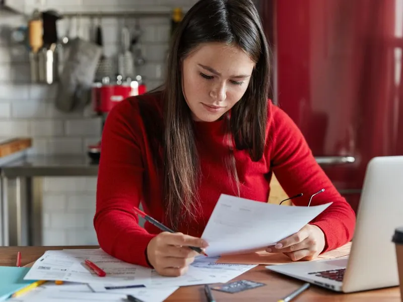 Cum pot fenta instituţiile publice plata TVA la bugetul de stat? Taxarea inversă este cheia - Foto: Freepik/wayhomestudio