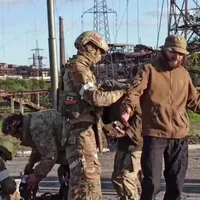 VIDEO Ultimii soldați ucraineni părăsesc Mariupol după ce au rezistat 80 de zile asaltului rus / Profimedia