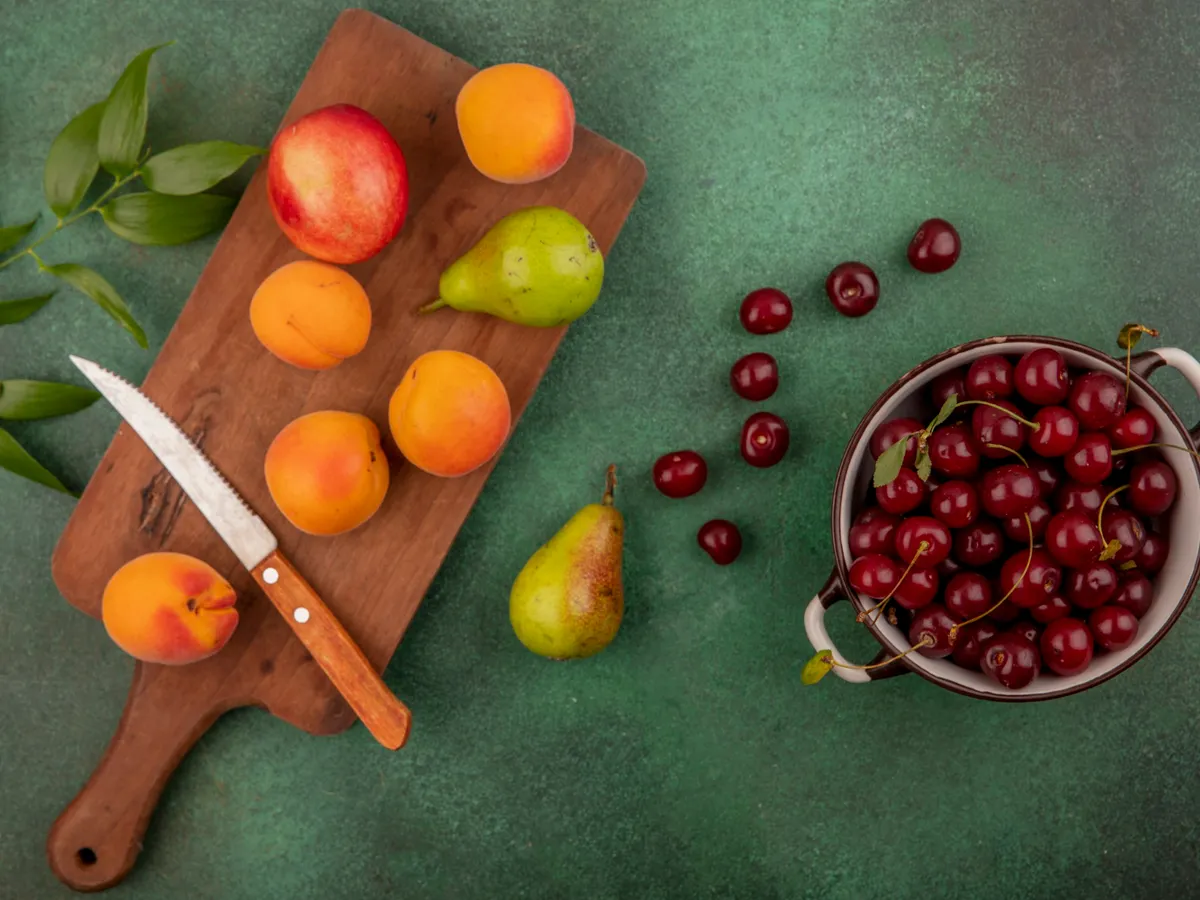 Cireșe fără sâmburi, avocado care nu se rumenesc și mandarine decojite au apărut în piață. Cum le identificăm?