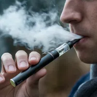 Țigările electronice provoacă pneumonie chimică. „Nu există tratament pentru dependența de acestea” - Foto: Profimedia Images (Imagine cu rol ilustrativ)