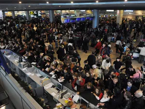 Zeci de mii de pasageri blocați pe aeroporturi în Rusia din cauza dronelor Ucrainei - Foto: Profimedia Images (immagine cu caracter ilustrativ)