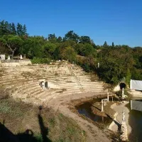 Escrocherie în Italia. Un bărbat a construit un „teatru antic” fals. A cerut 40 de euro pentru a fi vizitat - Foto: Facebook