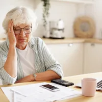 Surpriză neplăcută la pensie. Care pensionari pierd ajutorul de 50 lei pentru factura la energie? - Foto: Freepik (Imagine cu rol ilustrativ)