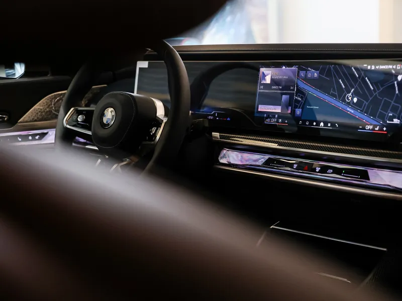 Un român și-a luat un BMW unic. Culoarea Desert Sand Uni costă 7.000 €. Opțiuni de 50.000 € - Foto: Dragoș Savu