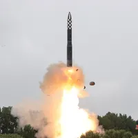 Coreea de Nord lansează o rachetă capabilă să lovească teritoriul SUA. S-a prăbușit lângă Japonia - Foto: X/ @Global_Mil_Info