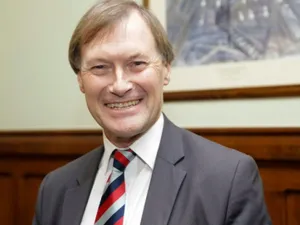 Deputat conservator britanic David Amess, înjunghiat de mai multe ori într-o biserică. / Foto: davidamess.co.uk