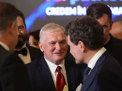 Adrian Zuckerman, la Gala RePatriot, discutând cu preşedintele Nicuşor Dan - Foto: INQUAM PHOTOS/George Călin
