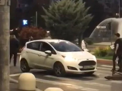 Un șofer și un trotinetist s-au bătut în trafic Foto: captură video Youtube