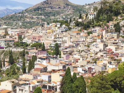 Dezamăgirea unei tinere care și-a cumpărat o casă ieftină în Sicilia, entuziasmată după ce a văzut un clip viral