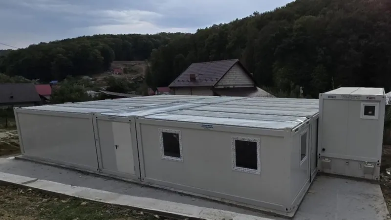 100 de module pentru adăpostirea persoanelor în Galați. Se vor face evacuări cu forța Foto: captură video Realitatea