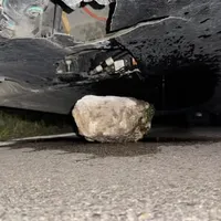 Un șofer român a dat cu o Tesla Model 3 peste un bolovan și a spart bateria. Cât l-a costat - Foto: Facebook/Mașini electrice