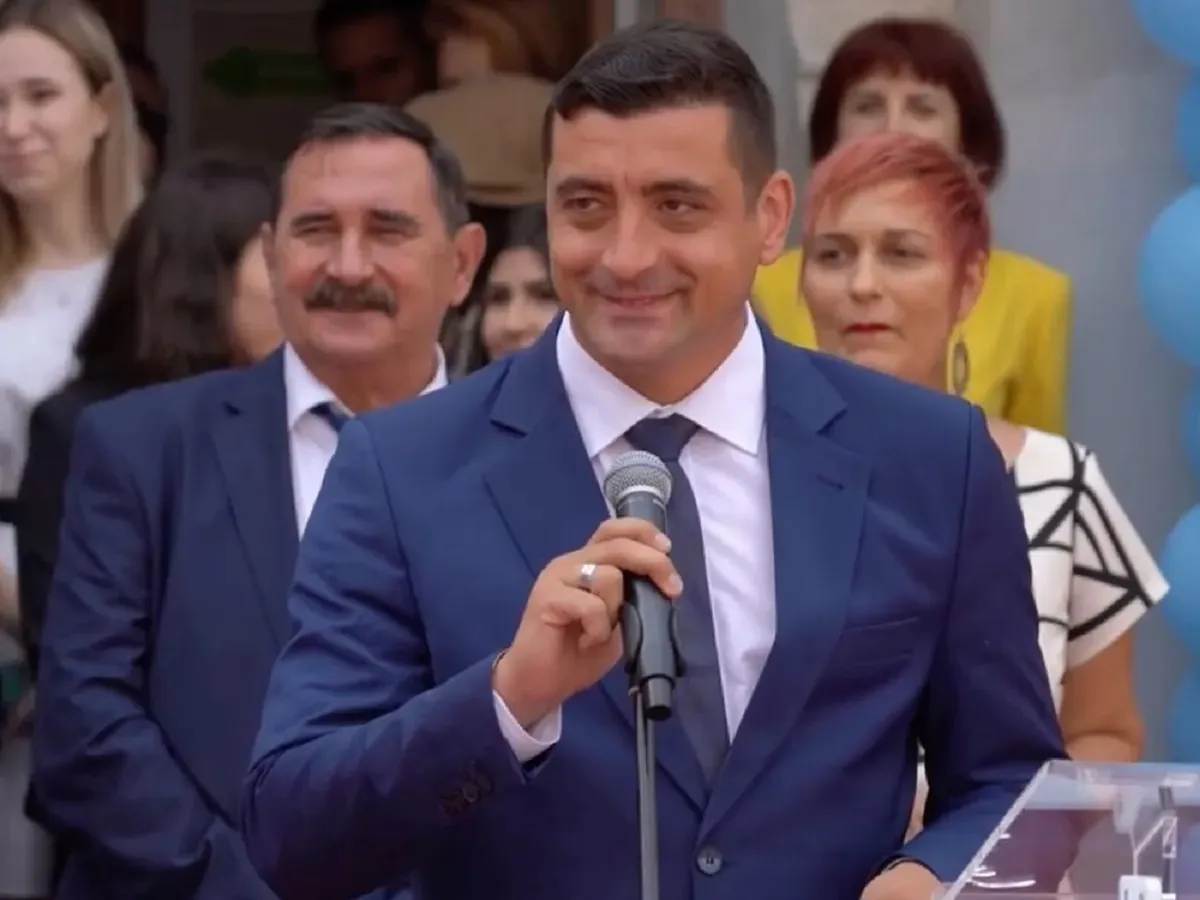 George Simion și Ionela Neagoe (dreapta) la deschiderea anului școlar de la Liceul Lazăr - Foto: FB