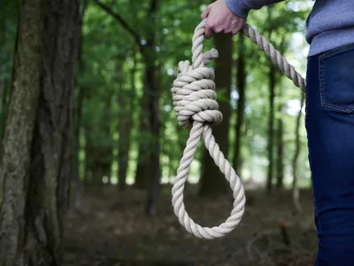 Tragedie în Sectorul 5: adolescent de 15 ani, găsit spânzurat lângă cortul în care locuia cu familia - Foto: Profimedia images
