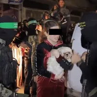 Israelul schimbă tactica armistițiului cu Hamas: O zi fără bombardamente în schimbul a 10 ostatici - Foto: X/ @richimedhurst