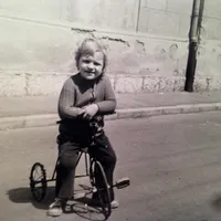 Recunoașteți personajul? Băiețelul și-a pierdut mama la o vârstă fragedă - Foto: Facebook / imagine cu caracter ilustrativ
