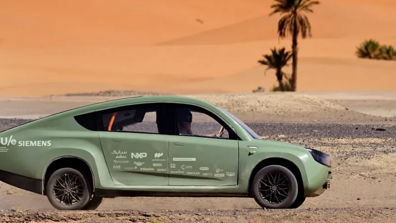 O mașină electrică a parcurs peste 1.000 km cu un „plin”. Afla ce „șmecherie” a ajutat-o - Foto: captură video/Bart van Overbeek
