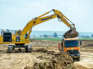 Percheziţii la o firmă care efectuează lucrări de excavare la autostrada Ploieşti - Buzău  Inquam Photos / Casian Mitu