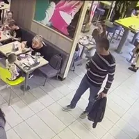Femeie jefuită, ziua, în amiază mare, într-un restaurant McDonald's din România. / Foto: opiniatimisoarei.ro