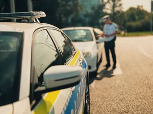 ”Comoară” descoperită de polițiști în traficul din București. 11 kg de bijuterii, într-o mașină - Foto: Facebook/ Poliția Capitalei (rol ilustrativ)