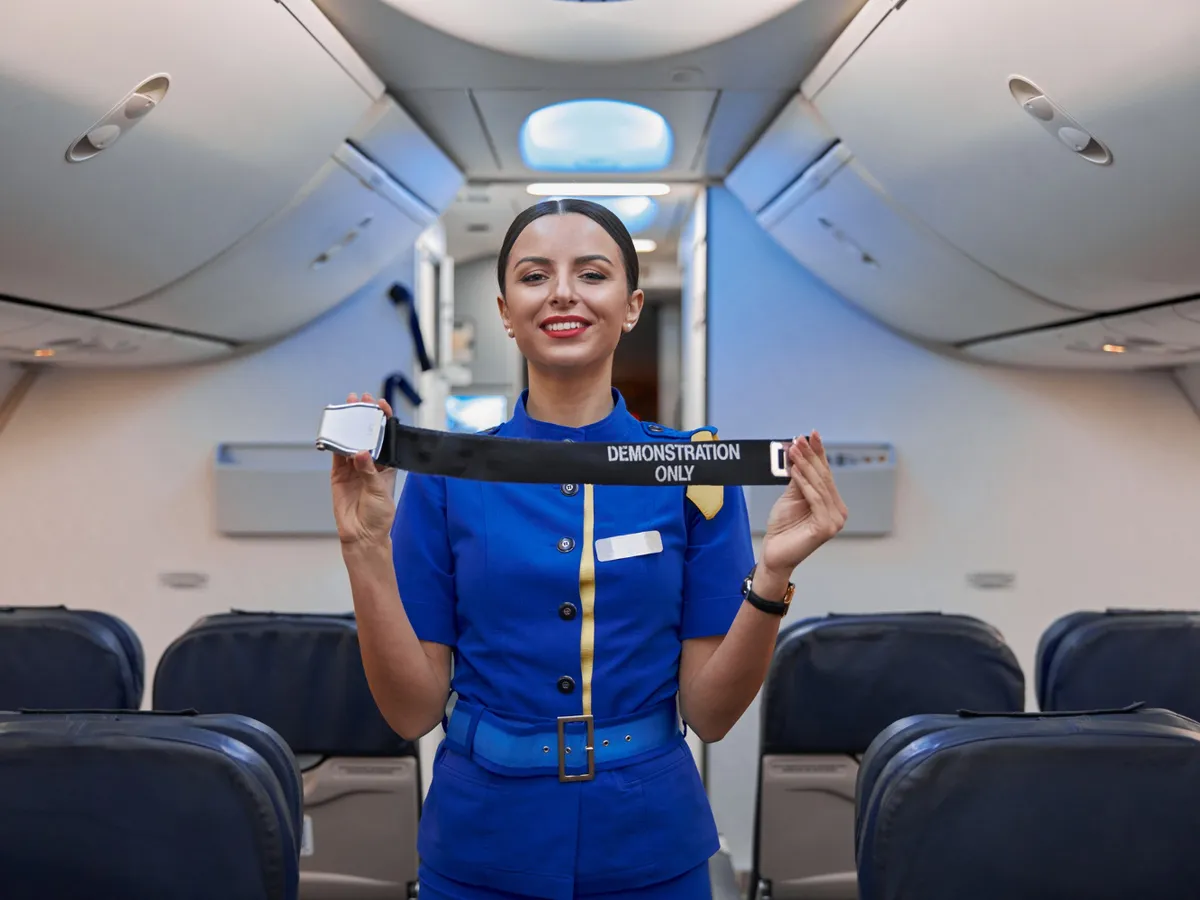 Un obiect folosit de mulți români, interzis la bordul avioanelor. Nu vei mai putea vorbi cu cei dragi