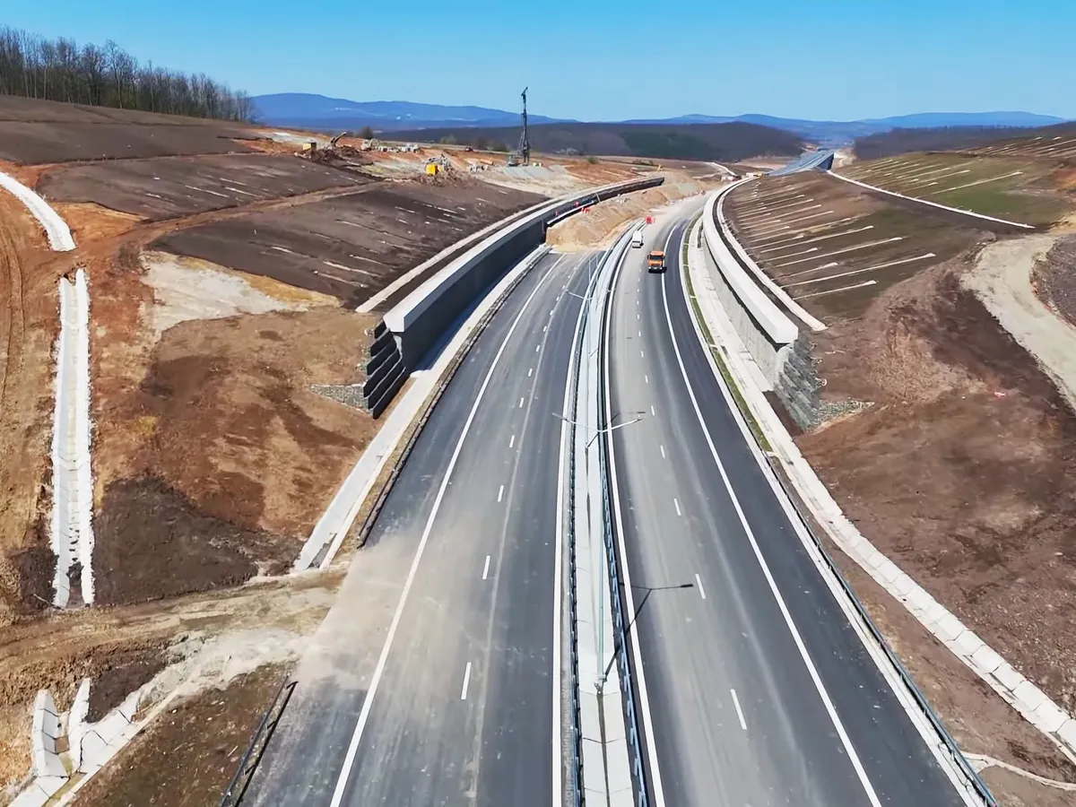 După ani de întârzieri, un nou ciot din Autostrada Transilvania se deschide în iulie. A3 va avea încă 12 km