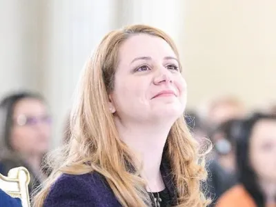 Ligia Deca (PNL) a semnat 11 contracte noi de finanțare pentru ”rețeaua de școli verzi” - Foto: Facebook
