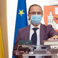 Iulian Hușanu a vrut să facă un gest de onoare, apoi s-a răzgândit. Foto pagina sa de Facebook