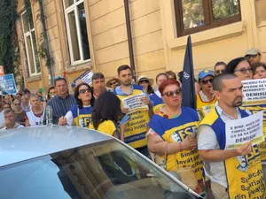Protestele în Educație continuă. Profesorii amenință că blochează începutul anului școlar - Foto: captură video, Facebook / Federatia Sindicatelor din Educație „Spiru Haret