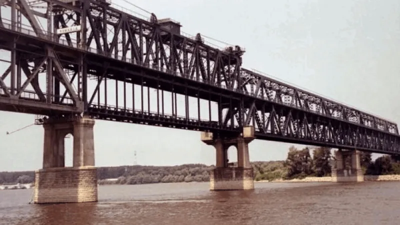 Podul Giurgiu–Ruse, făcut în 2,5 ani sub bagheta URSS, aniversează 70 de ani. Unul nou, pe hârtie - Foto: historia.ro