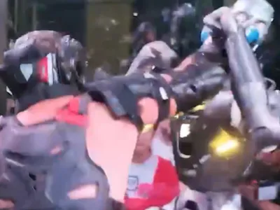 Prima luptă de MMA om vs robot: ”Brutal!” / ”Doamne Dumnezeule”