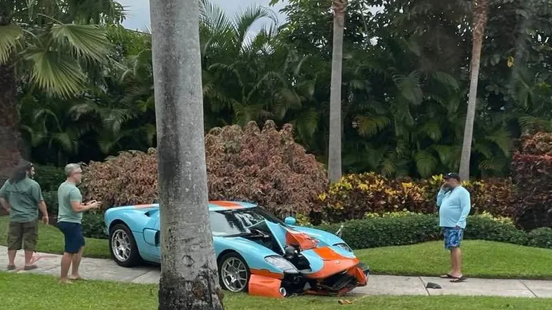 Ford GT de 700.000 $, făcut praf după achiziție. / Foto: John Peddie, Facebook