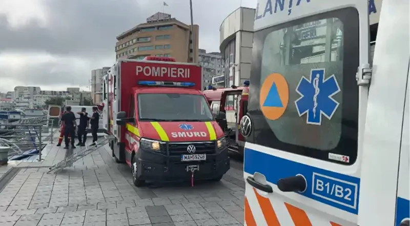Marinarii răniți au fost preluați de ambulanțe- Foto: ISU Tulcea