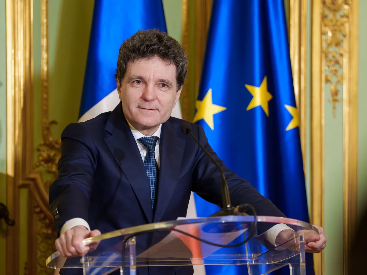 Zi decisivă: Nicuşor Dan vorbește despre reforme, iar INS anunță dacă România intră în recesiune